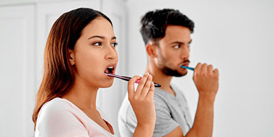 DDMA-Blog_dentistadvice.jpg Couple brushing their teeth